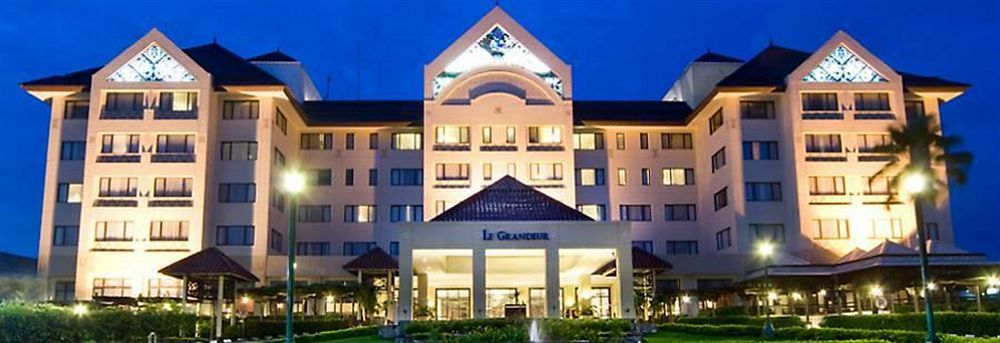 Le Grandeur Hotel Balikpapan Экстерьер фото